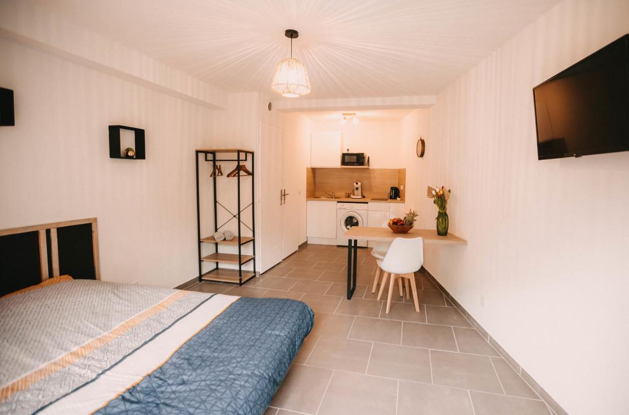 Franc-Bisontin - Unique ! 4 Logements Disponibles 贝桑松 外观 照片